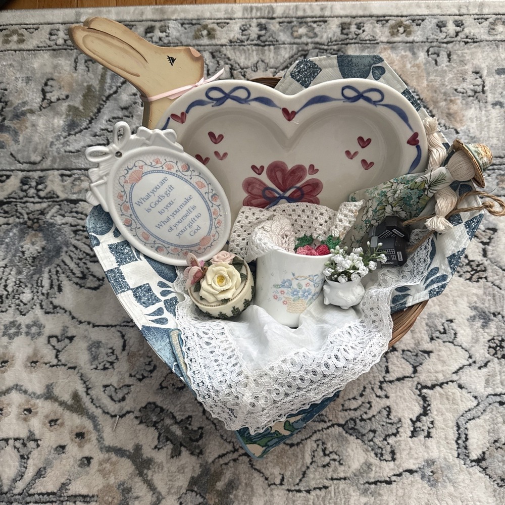 Cottagecore Decor Lot Linens Dishes Trinketโ Box Vintage Centerpiece Basket
